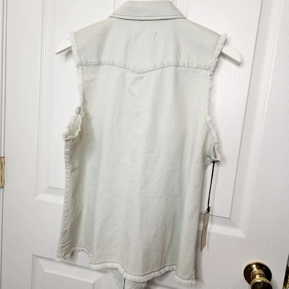 IDYLLWIND By Miranda Lambert Light Denim Chambray Sleeveless Shirt Pearl Snap - Picture 7 of 8